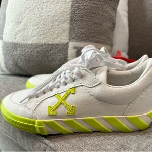 Off-White Canvas Arrow Low Vulcanized sz. EU 39